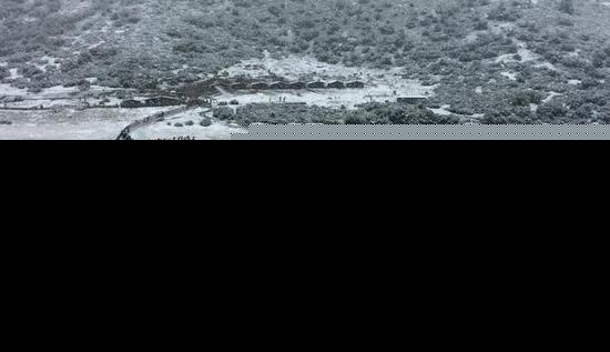 四川甘孜州稻城亚丁九月飘雪银装素裹(图)