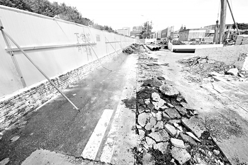 福州一道路工程 工期4个月围挡近5月还不拆