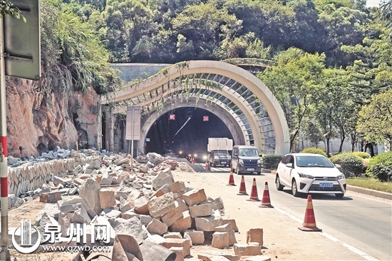 朋山岭隧道市区往洛江方向：仅开放一个车道通行