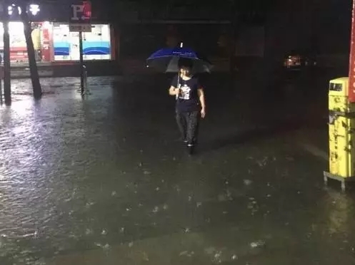 “鲇鱼”凌晨惠安登陆！福州风雨呼啸一夜又看海了