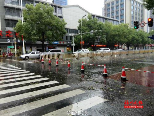 最新交通信息：福新路西往东方向堵爆