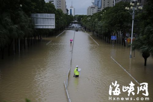 “鲇鱼”夜袭我省 致敬那些疾风骤雨中的勇士