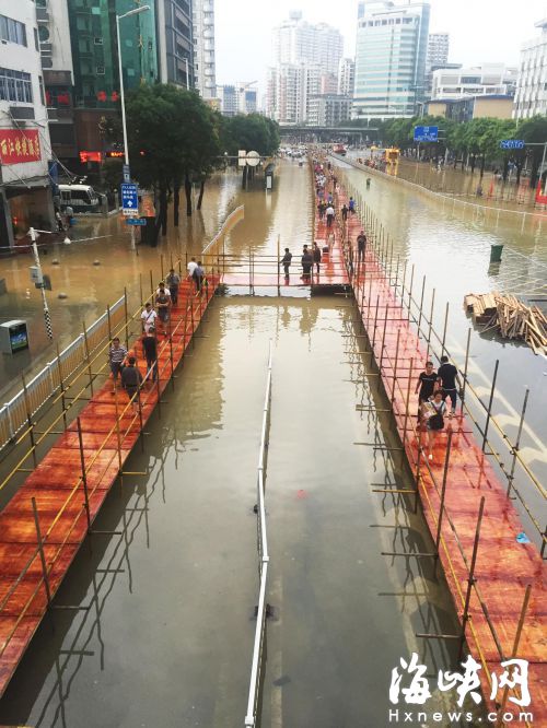 “鲇鱼”夜袭我省 致敬那些疾风骤雨中的勇士