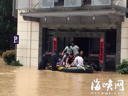“鲇鱼”夜袭我省 致敬那些疾风骤雨中的勇士