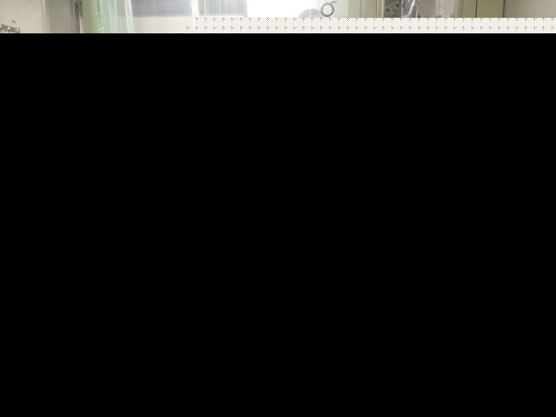 20岁女孩退学打工撑起四口之家 却突患白血病