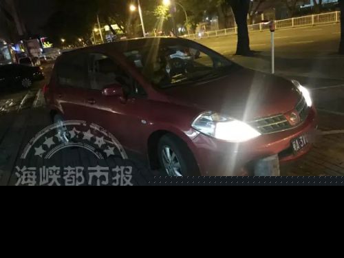 福州国货路咪表位前 一个月来30多辆车被撞