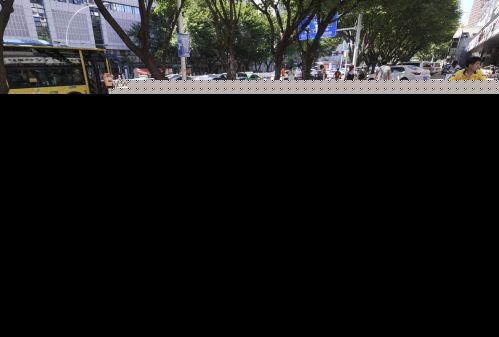福州国货路：咪表位布“桩” 车辆屡中招