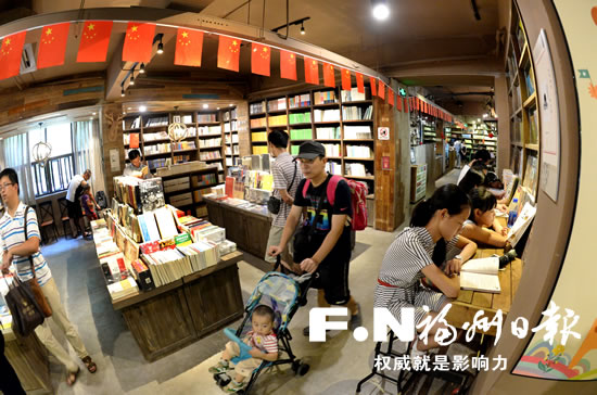 榕不少市民国庆长假读书过节　徜徉书海享受快乐
