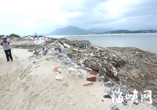 采砂后再运建筑垃圾填江 市民呼吁彻查
