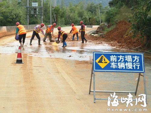 清除台风遗患 福州公路人的国庆这样过