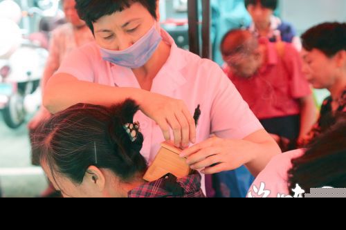 重阳节订海都报送大礼 百份健康礼全部送出