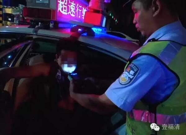 男子在高速内走来走去 民警盘问后男子拔腿就跑