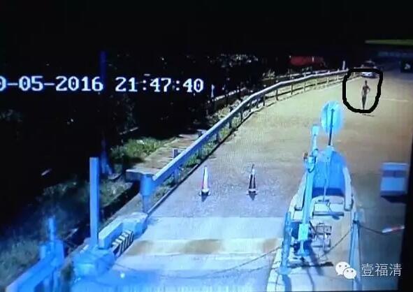 男子在高速内走来走去 民警盘问后男子拔腿就跑