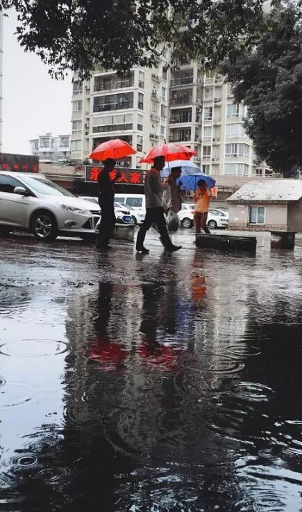 堵+冷+雨 福州入秋了？不！下周还得穿短袖