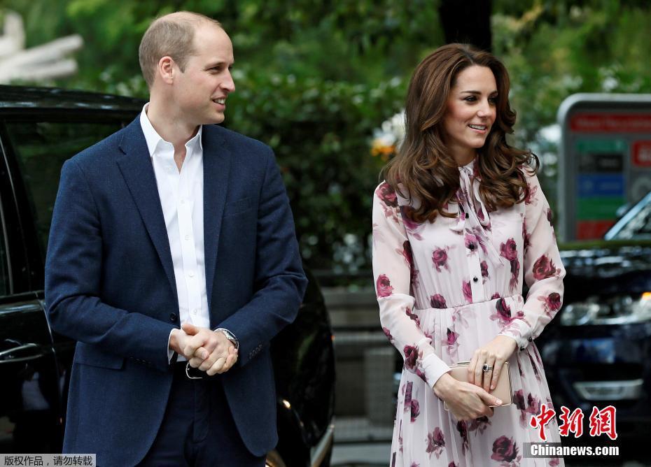 英威廉王子夫妇出席活动 王妃连衣裙优雅大方