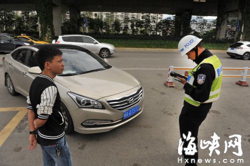 福州交警整治火车站周边违法 9月至今已查超2万起