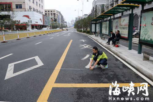 福州“港湾”公交站太浅 公交停靠易占道添堵