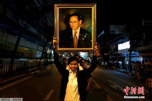 泰王普密蓬逝世举国哀悼 70年来首换君主考验局势