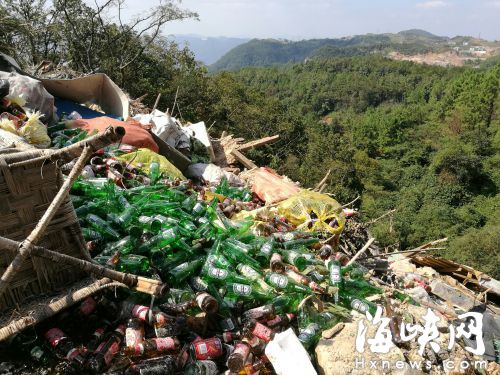 福州鼓岭旅游火了 垃圾却沿山路堆放(图)