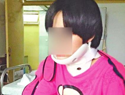 动车行李砸落 14岁女生被砸中致颈椎半脱位