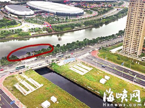 仓山牛浦河变“墨水” 染黑浦下河
