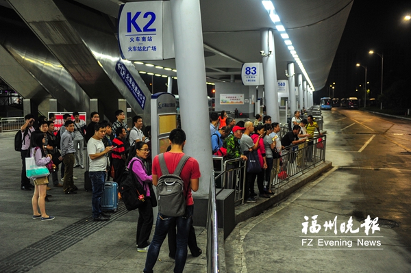 夜间从火车南站回市区难 公交运营时间拟延长