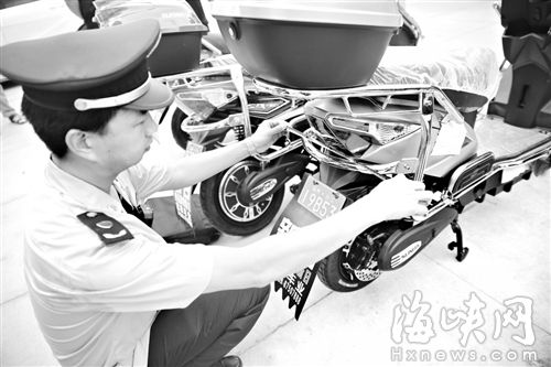 福州“大胆”商家街头组装超标车 超标车销售仍为顽疾