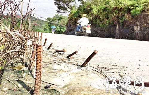 闽侯上街联榕路 现数百米“钉板路”