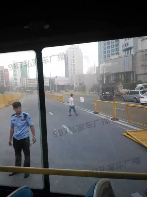 突发！下午5点左右 福州华林路有不明气体往外喷射 消防正在救援