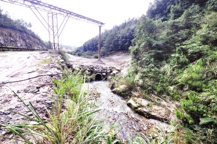 福州双溪河河道遭碎石填埋  高新区负责查处两月未见执行