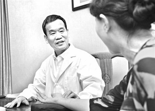 平潭一医生扬名海外 他有不少“起死回生”的故事