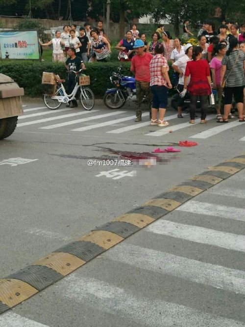 突发：福州福峡路发生惨烈车祸 一孩子当场身亡