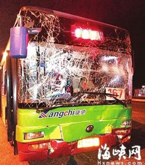 突发：福州福峡路发生惨烈车祸 一孩子当场身亡（3）