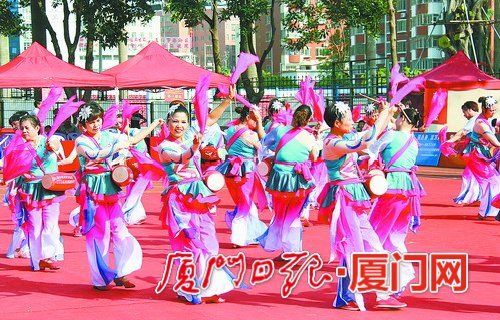 厦门海沧举行环卫工人节活动 给工人们送去温暖、欢乐