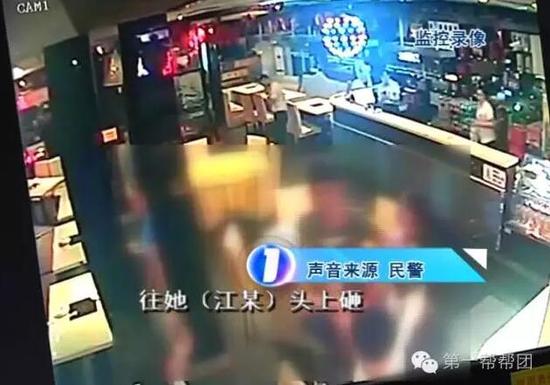 福州：两女子为争与男同事吃饭　在餐厅大打出手
