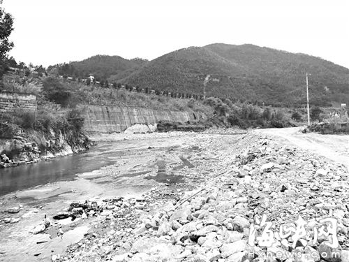 “企业填掉半条河道阻碍泄洪”追踪：双溪河两处堵点已清理