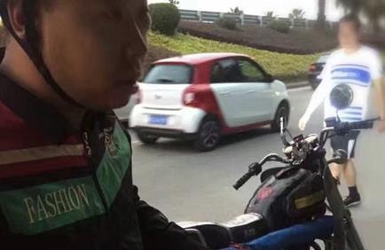 男子斑马线撞倒老人小孩逃逸 驾驶的还是一辆被盗车