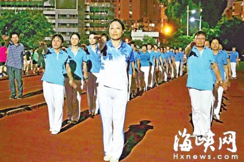 酷阿姨天天领操 福州这个健身团火了！