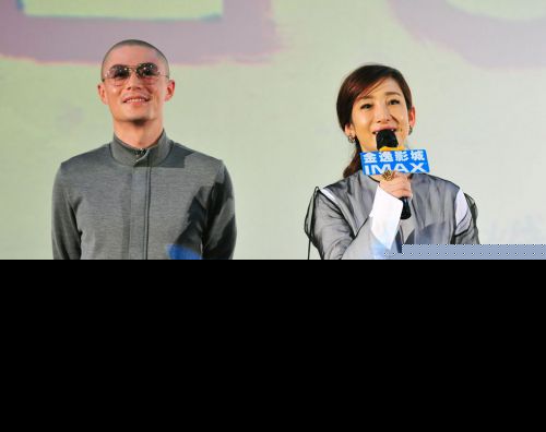 霍建华亮相榕城宣传新片《捉迷藏》 尽显高冷范