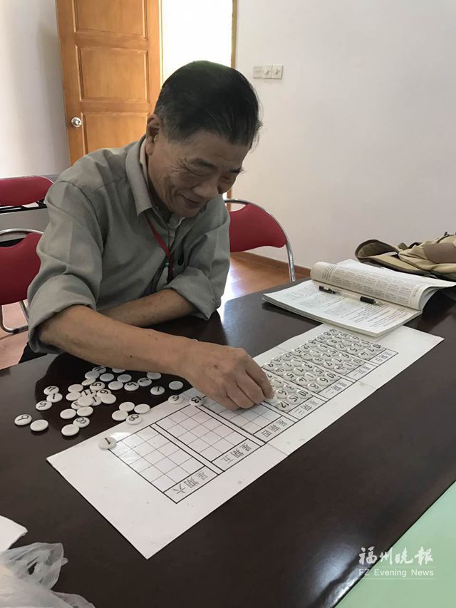 退休老师巧解“科克曼难题” 用105颗棋子即可算出