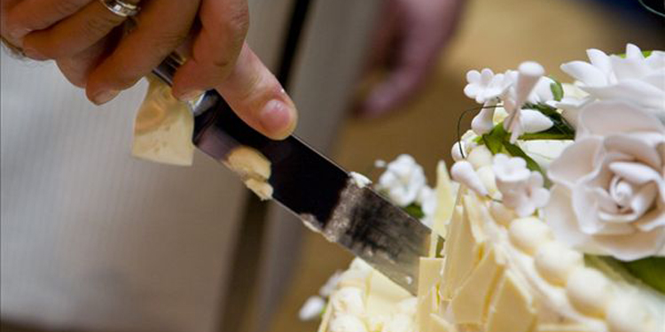 婚礼主持新人切蛋糕台词营造新婚的喜悦与甜蜜