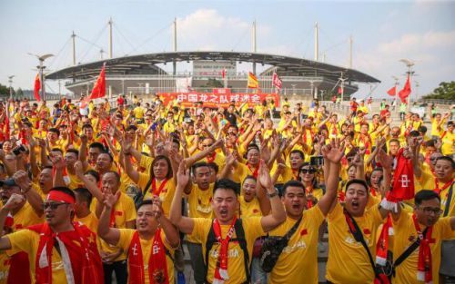 2016年9月1日，国足12强赛首战，客场对阵韩国。可以容纳6.6万人的上岩世界杯体育场此役共售出约4.5万张球票。除了划归中国足协的1.5万张，中国球迷还购买了1万多张球票。