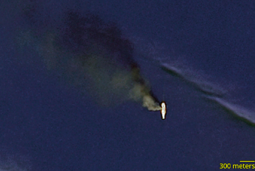 俄罗斯航母浓烟滚滚似烧柴 太空中都能看见