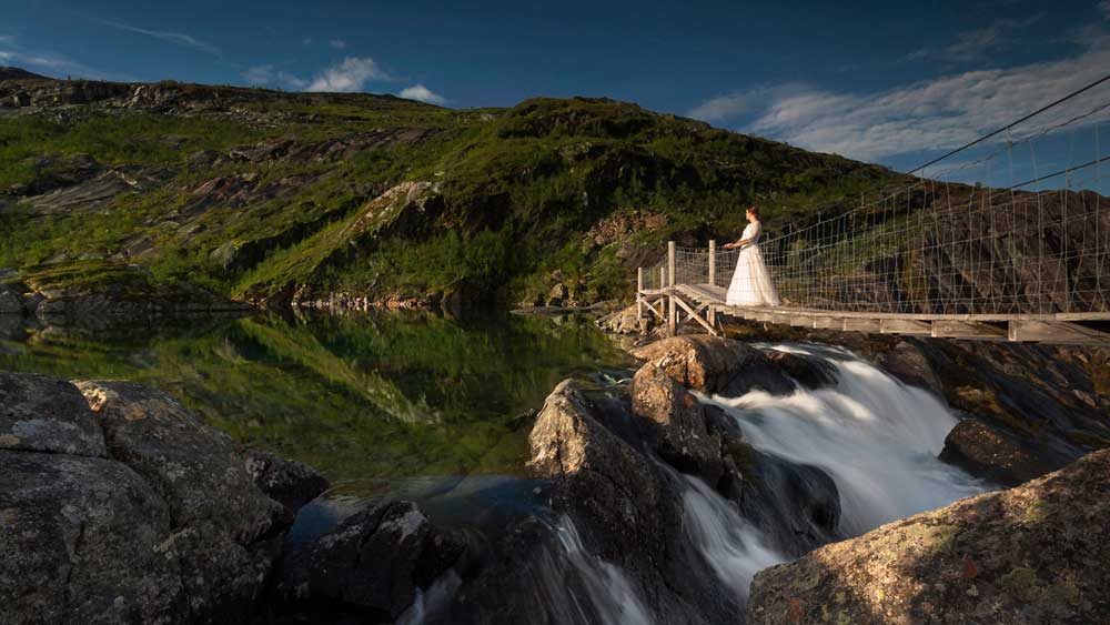 摄影师夫妇自驾6200英里 拍摄新娘惊艳婚纱照
