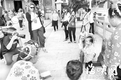 海丝国际旅游节：小小浔埔女“萌化”多国外宾