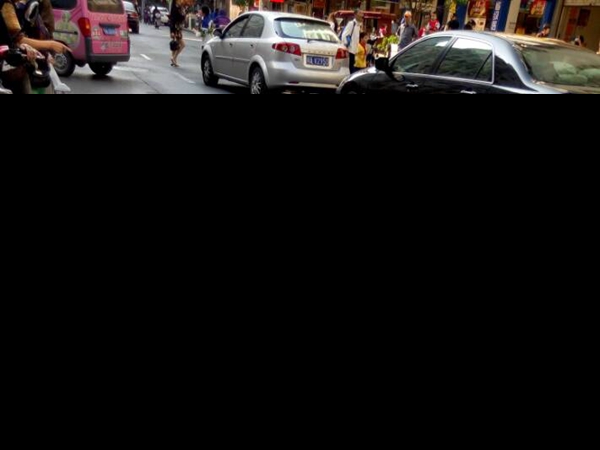 男子酒后1天2次躺马路 引发西洪路交通堵塞(图)