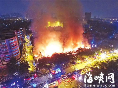 福州台江排尾大火！30部消防车近180名消防官兵出动