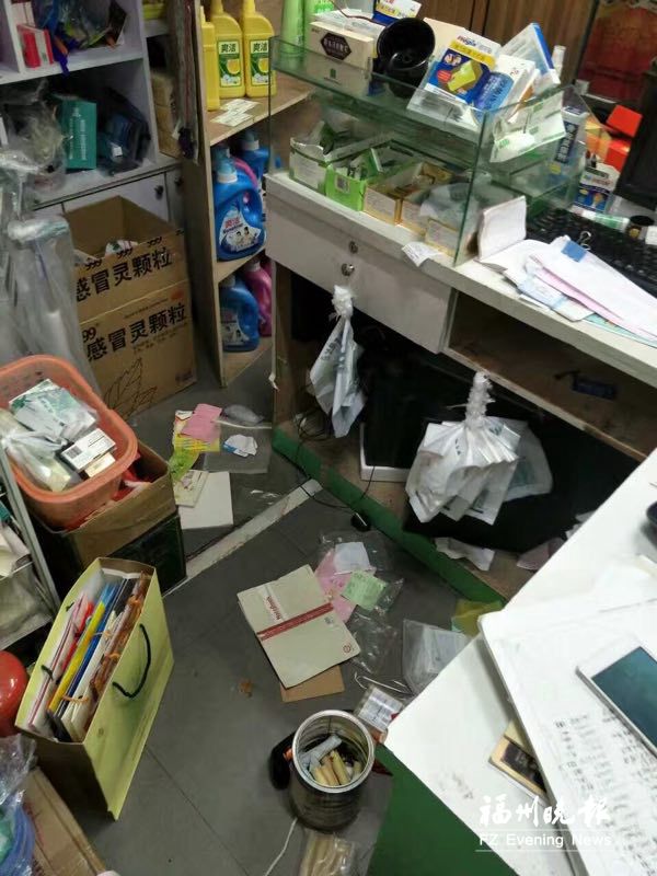 药店被盗3万多元 安防人员竟看着小偷逃离