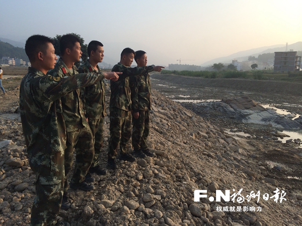 武警水电部队闽清疏浚河道：把最后一班岗留在这里
