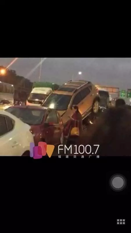 福州三环10车连环撞 这个最堵的周五晚高峰你被堵了吗？